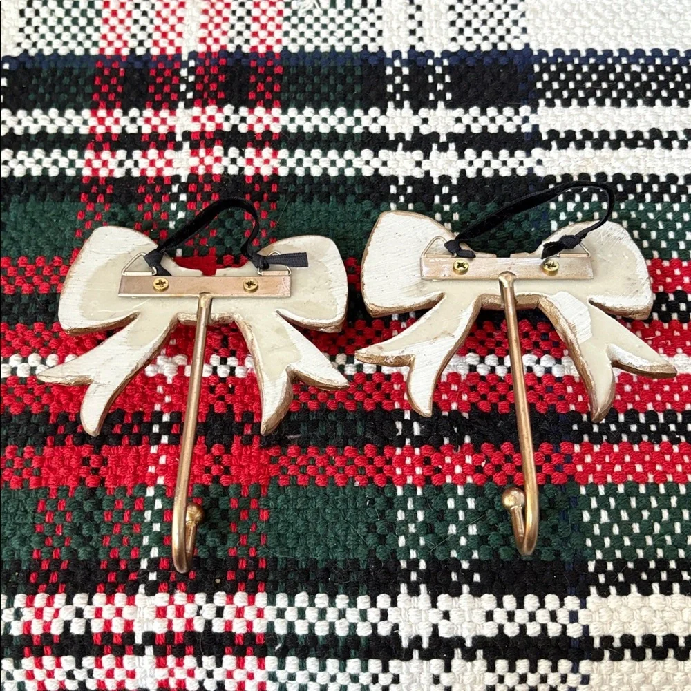 🎀🆕Gold Bow Wall Hooks, Bundle Of 2